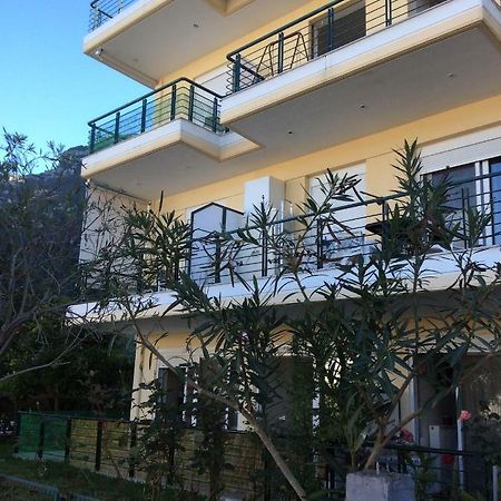 Ourania'S Apartments 卡梅纳维洛拉 外观 照片