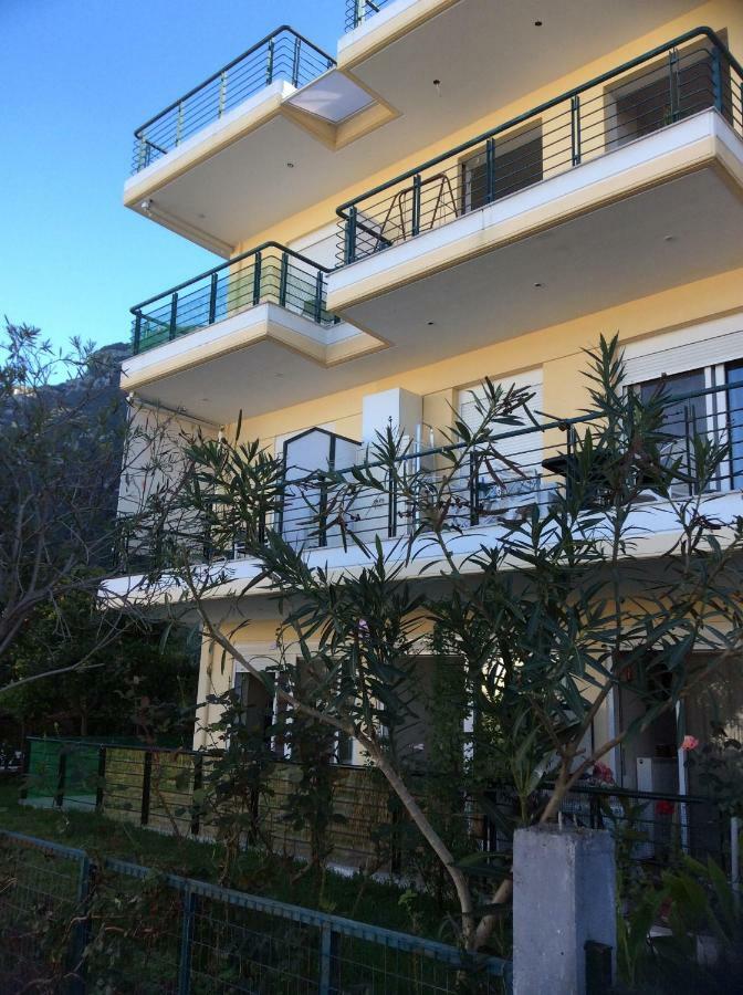 Ourania'S Apartments 卡梅纳维洛拉 外观 照片