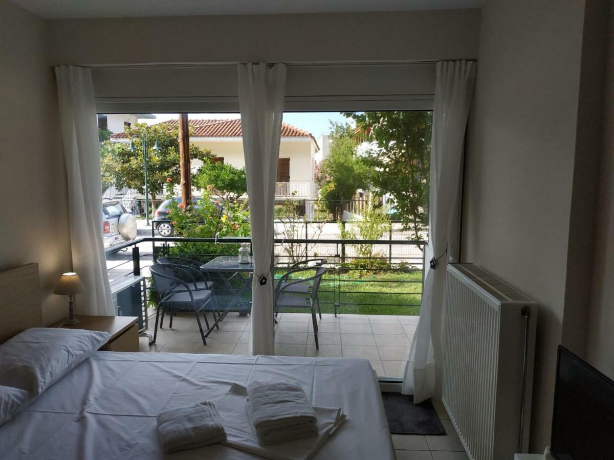 Ourania'S Apartments 卡梅纳维洛拉 外观 照片