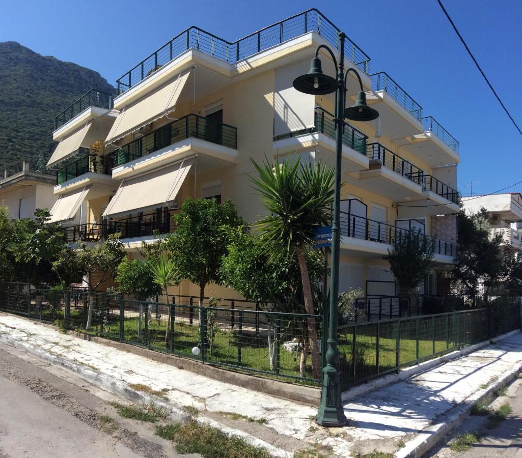 Ourania'S Apartments 卡梅纳维洛拉 外观 照片
